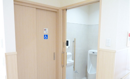 バリアフリーの身障者専用トイレ